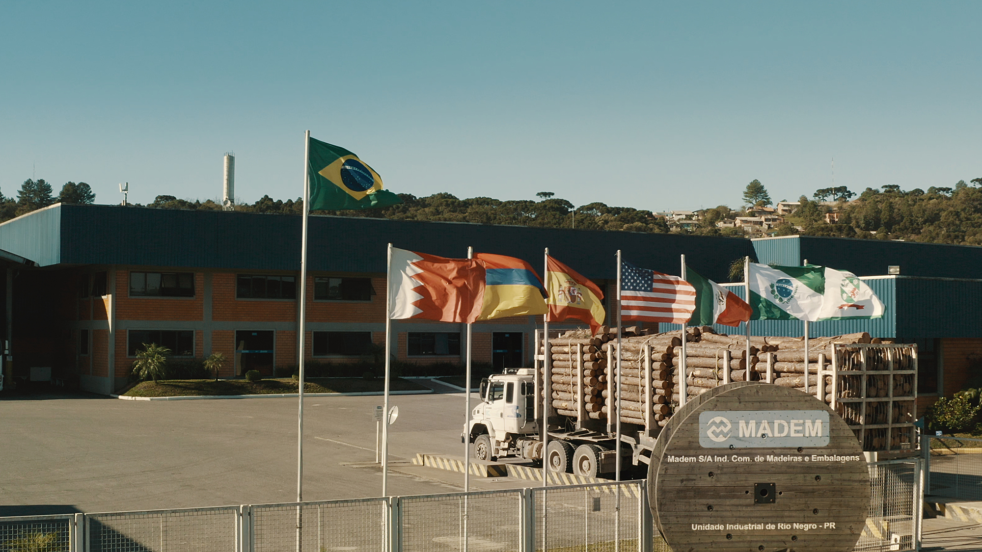 Fábricas estrategicamente localizadas